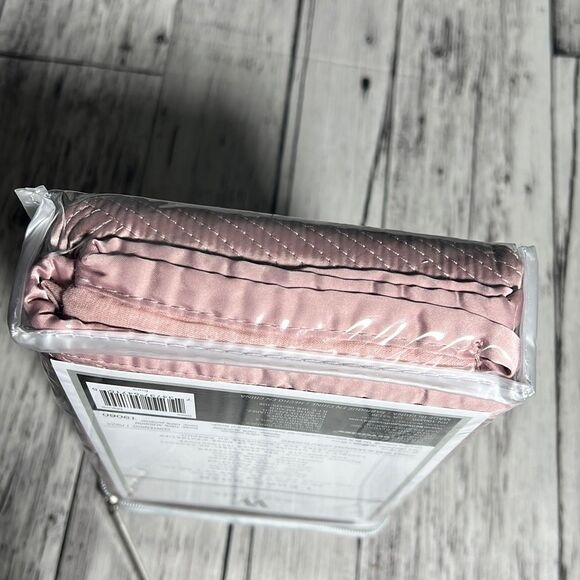 Wamsutta Euro Sham New With Tags 26” X 26” - Picture 4 of 5